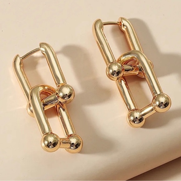 NWT 18k Gold plated modern link lock earrings - Picture 5 of 5